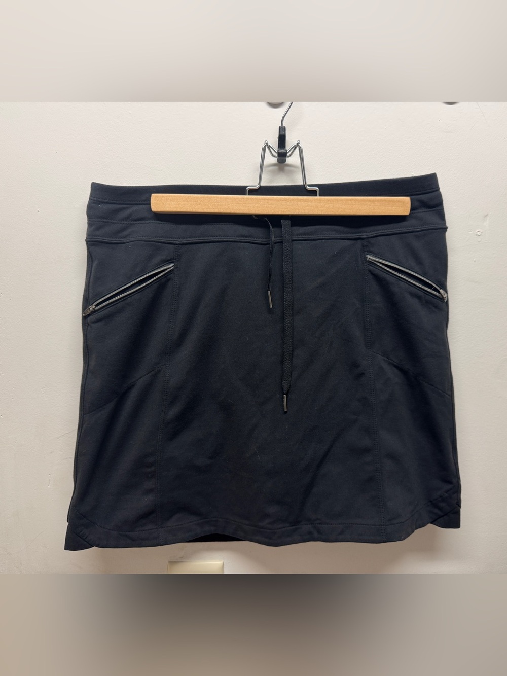 Athleta Drawstring Active Skort with Zip Pockets Medium Tall